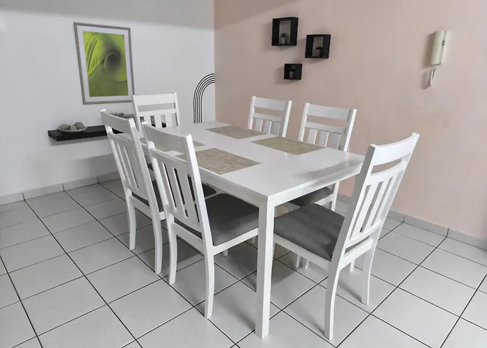 Anthea Gardens - Cosy Condo